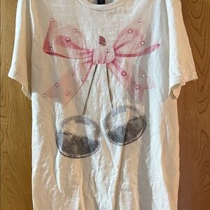 Very cute GREAT condition White T-Shirt with Pink Bow Design